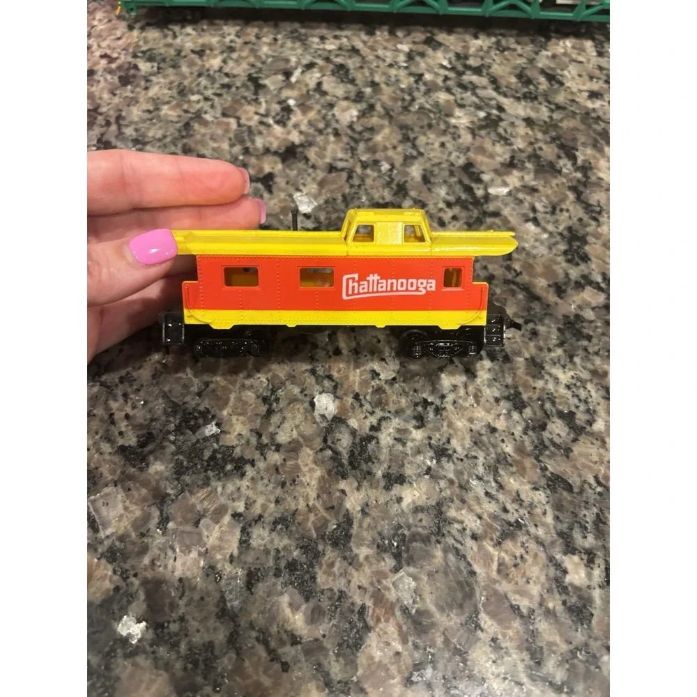Vintage Tyco HO Scale Chattanooga Yellow Red Freight Train Caboose Car Horn Hook